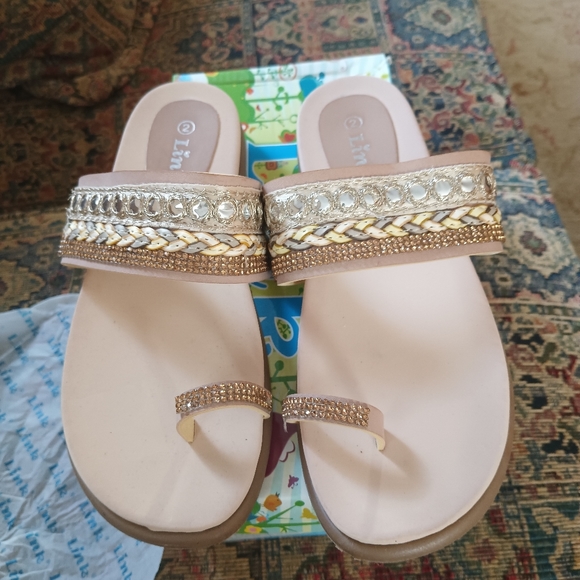 Anya Little Girl Toe Loop Embellished Sandals in Taupe sz 2 NIB - Picture 2 of 6